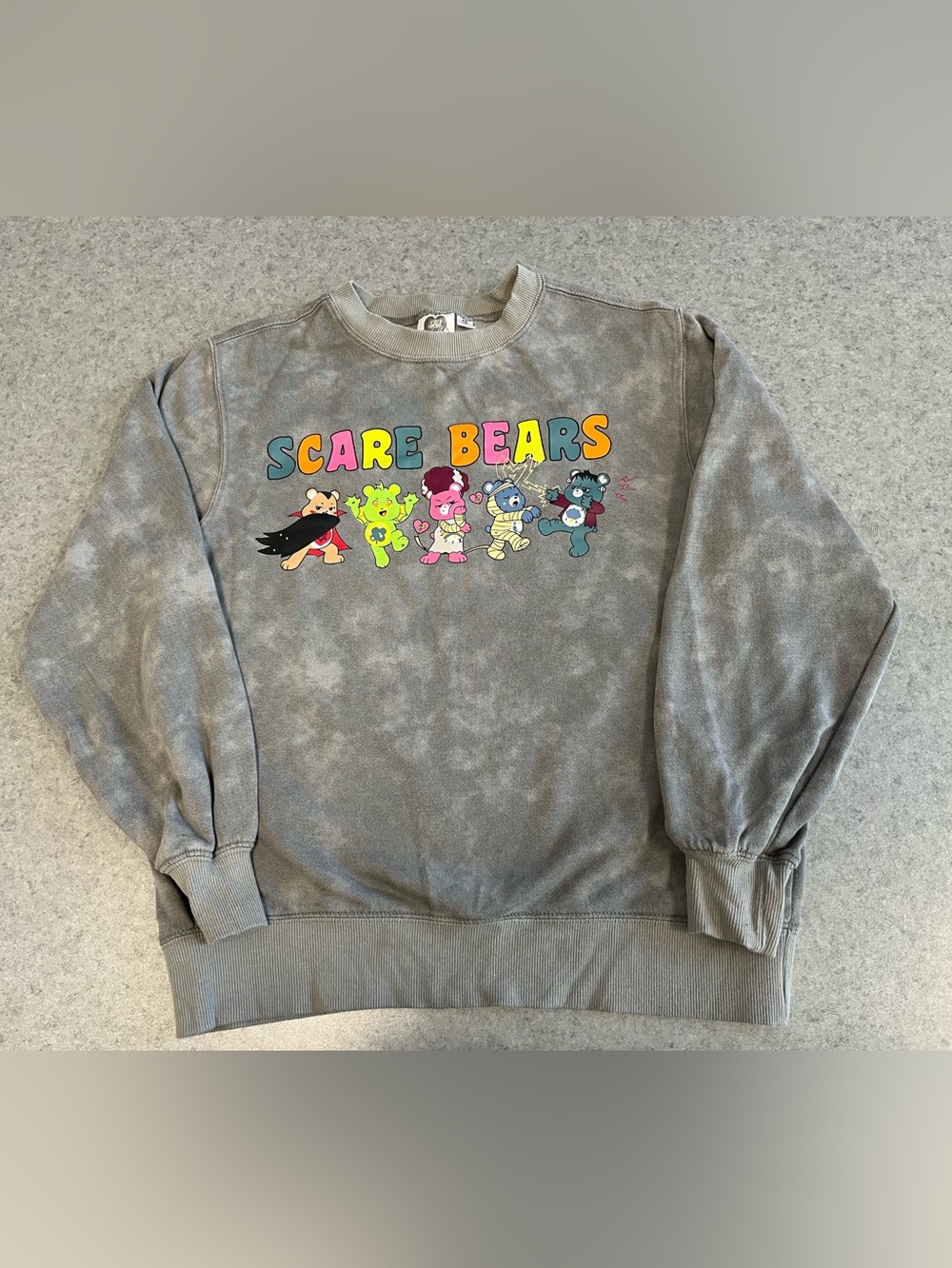 Scare Bears Graphic Sweatshirt - Gray